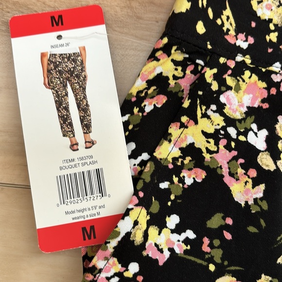 NWT Jessica Simpson Floral Pants with Pockets. Bouquet Splash. Tapered Leg. Flow - Picture 5 of 11